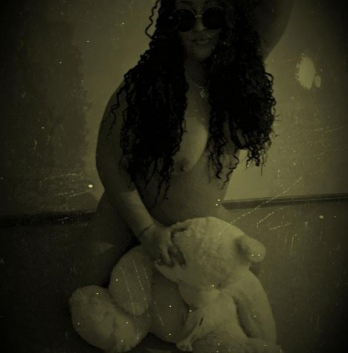 Мое тело - хрупкое и сексуальное, готовое исполнить все твои желания. Я знаю, как доставить наслаждение и расслабление. Мои услуги включают эротический массаж, оральный и классический секс. Возможны индивидуальные предпочтения и ролевые игры. На моих фото можно увидеть мою естественную красоту и страсть в глазах. Мои клиенты оставляют только положительные отзывы. Жду тебя в Москве, чтобы сделать нашу встречу особенной и незабываемой. 💋💦😈 8453, 37 лет